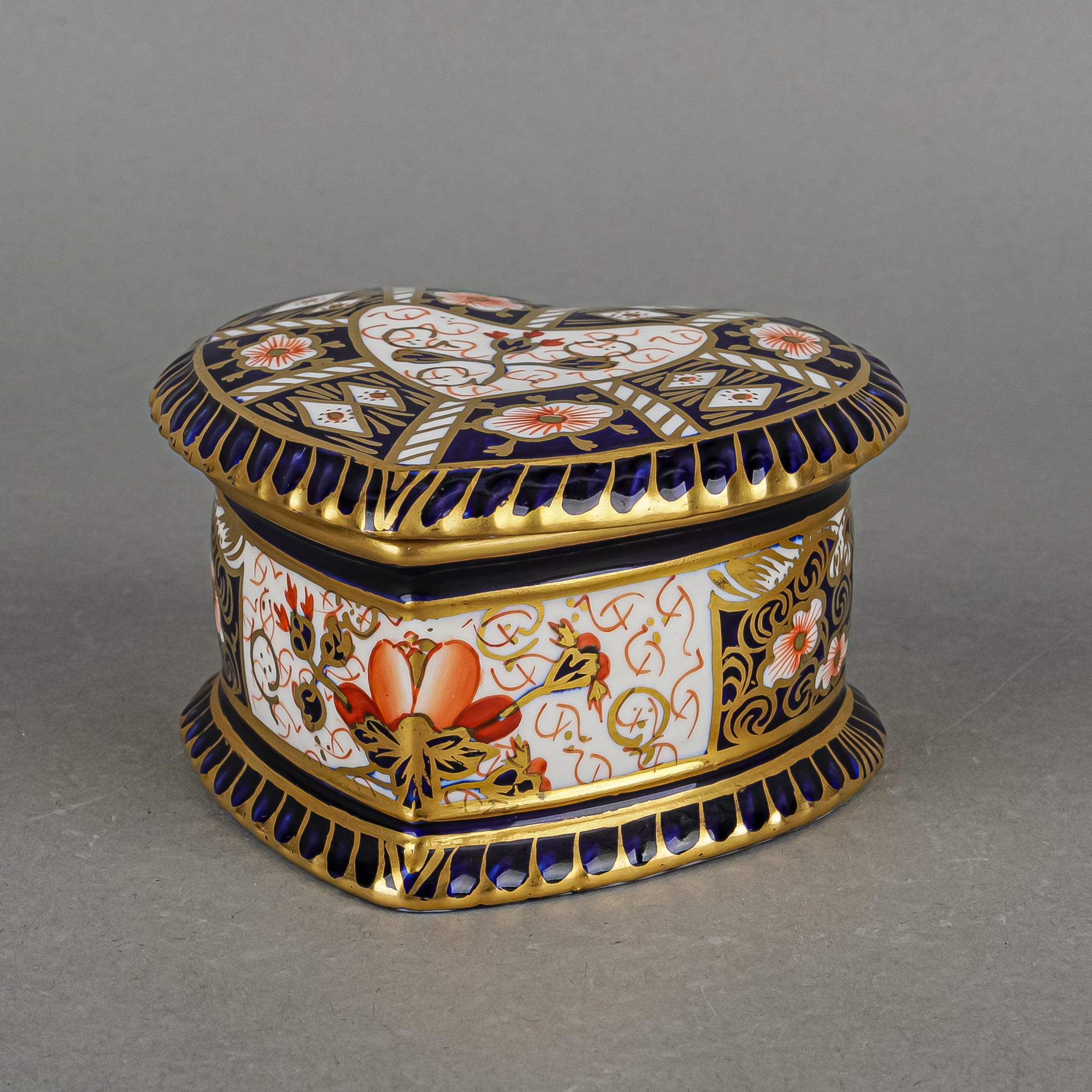 ROYAL CROWN DERBY Traditional Imari 2451 Lidded Heart Trinket Box