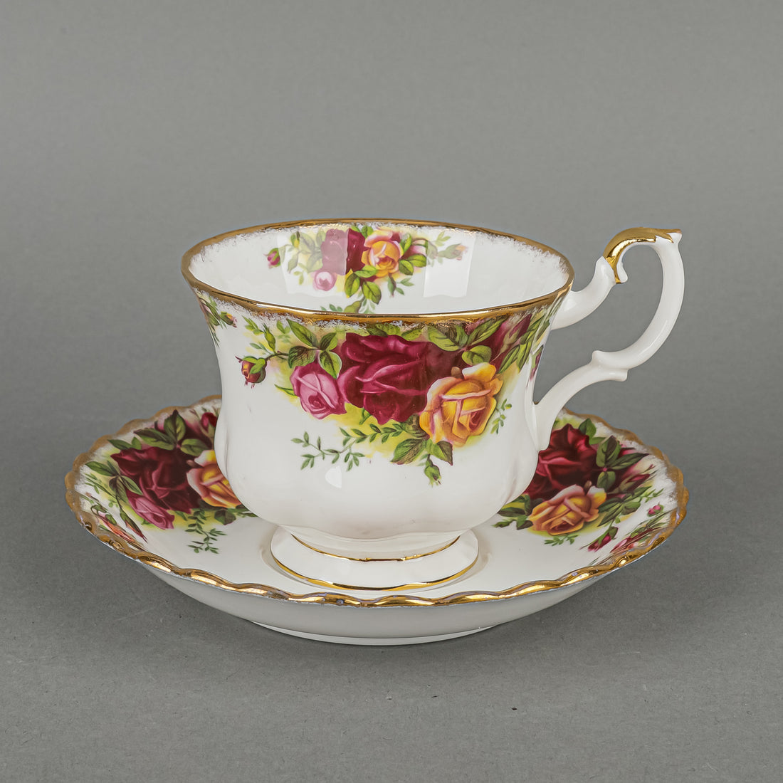 ROYAL ALBERT Old Country Roses 12 Place Settings Plus Extras