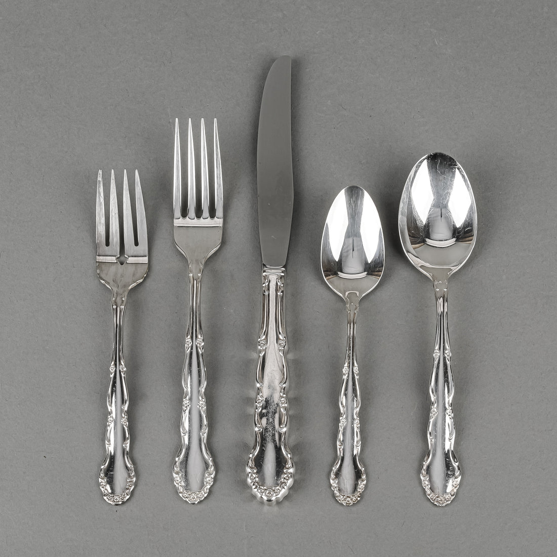 1881 ROGERS Flirtation Silverplate Flatware 8 Place Settings With Flatware Chest