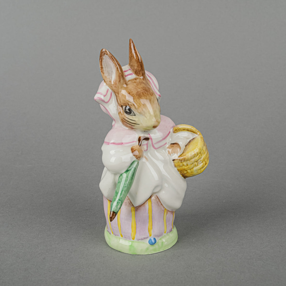 BESWICK Figurine B.Potter's Mrs Rabbit 1200/1
