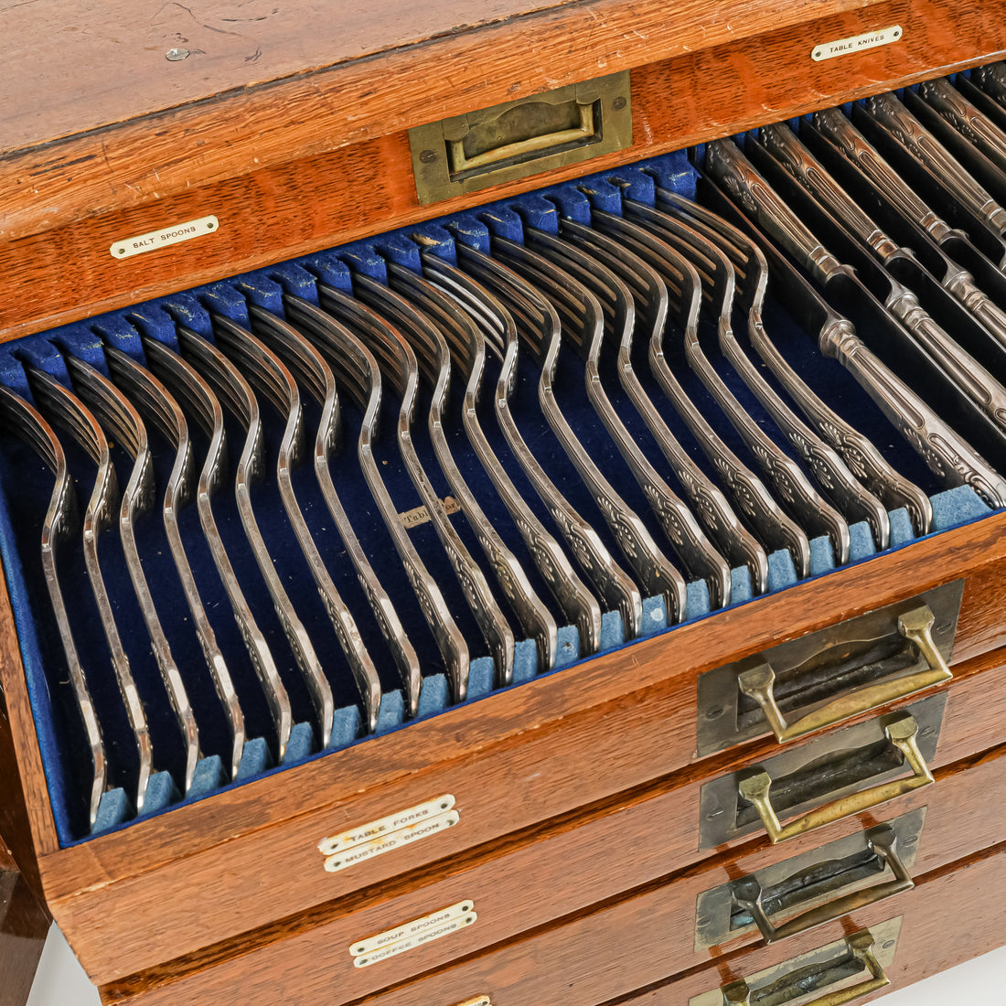 Antique MAPLE LONDON Kings Triple Plate Silverplate Flatware Set And Fitted 5 Drawer Oak Chest