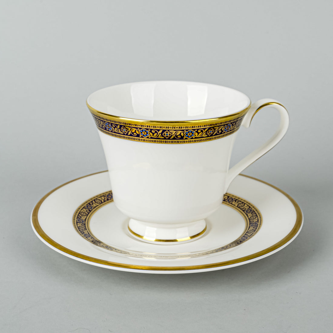ROYAL DOULTON Harlow 10 Place Settings Plus Extras