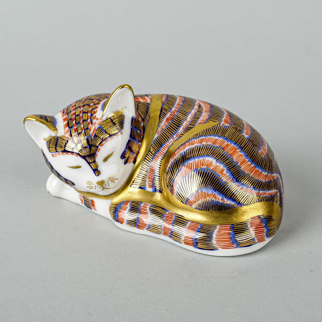 ROYAL CROWN DERBY Paperweight Sleeping Kitten