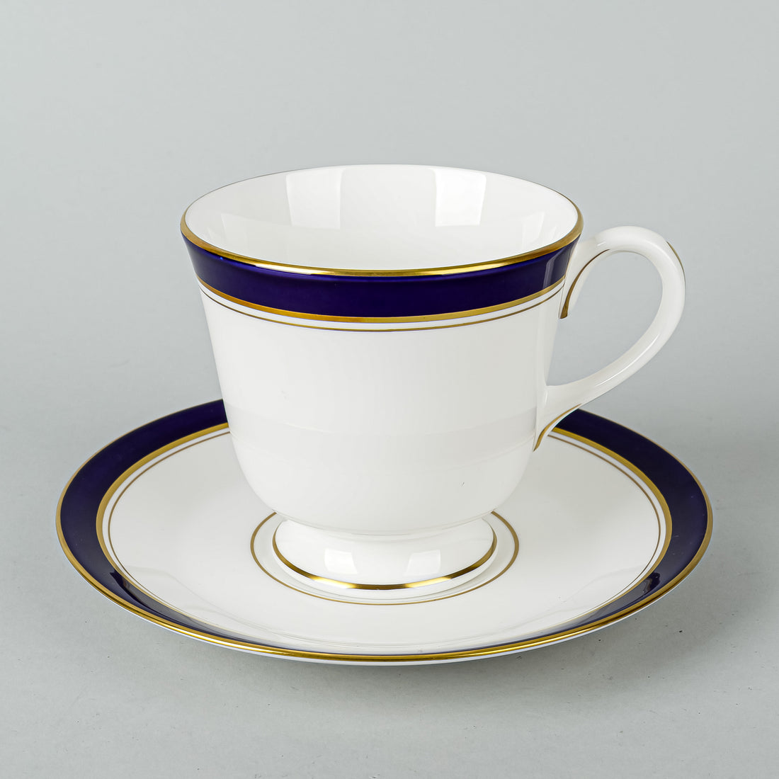 ROYAL WORCESTER Howard Blue 8 Place Settings