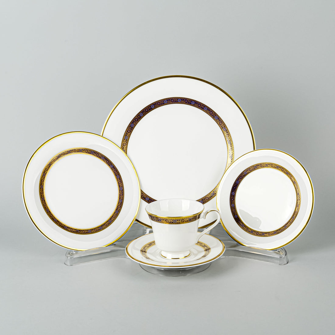 ROYAL DOULTON Harlow 10 Place Settings Plus Extras