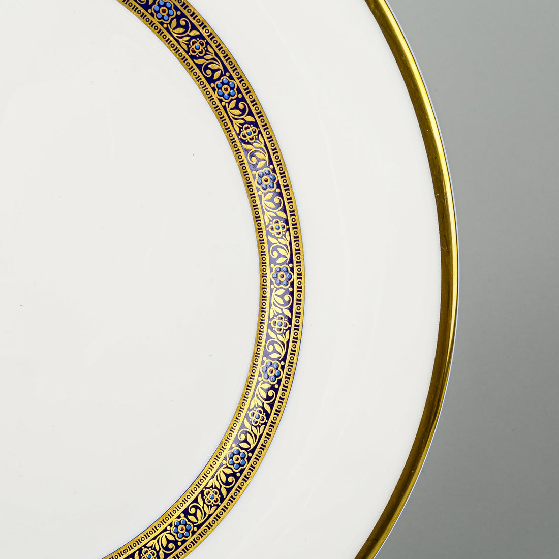 ROYAL DOULTON Harlow 10 Place Settings Plus Extras