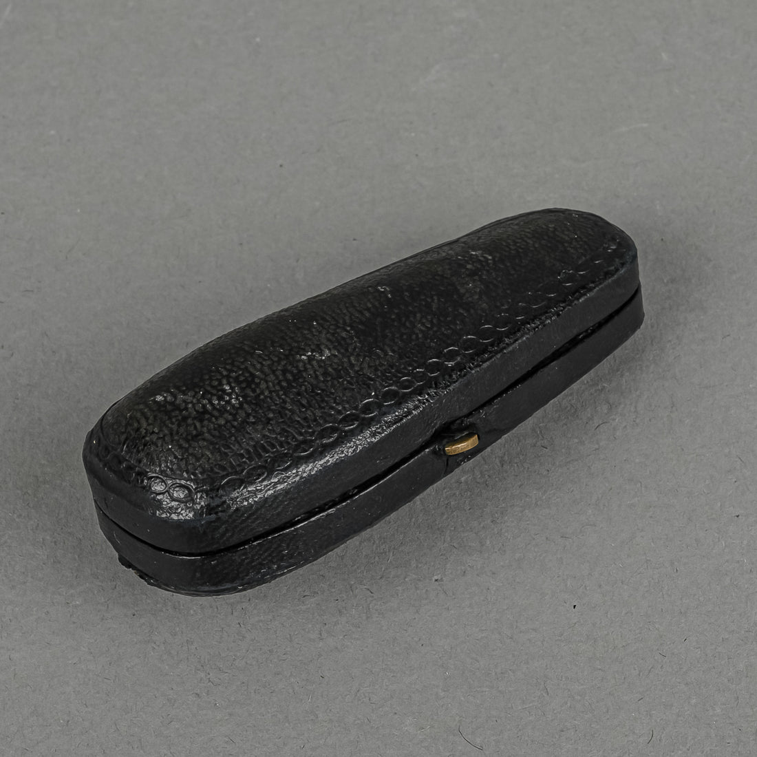 WDC Triangle Cherry Bakelite Cigar/Cheroot Holder