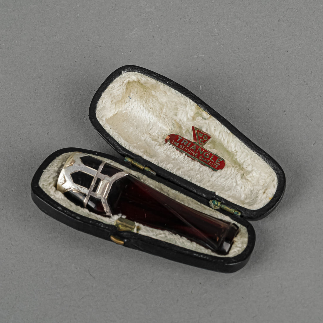 WDC Triangle Cherry Bakelite Cigar/Cheroot Holder