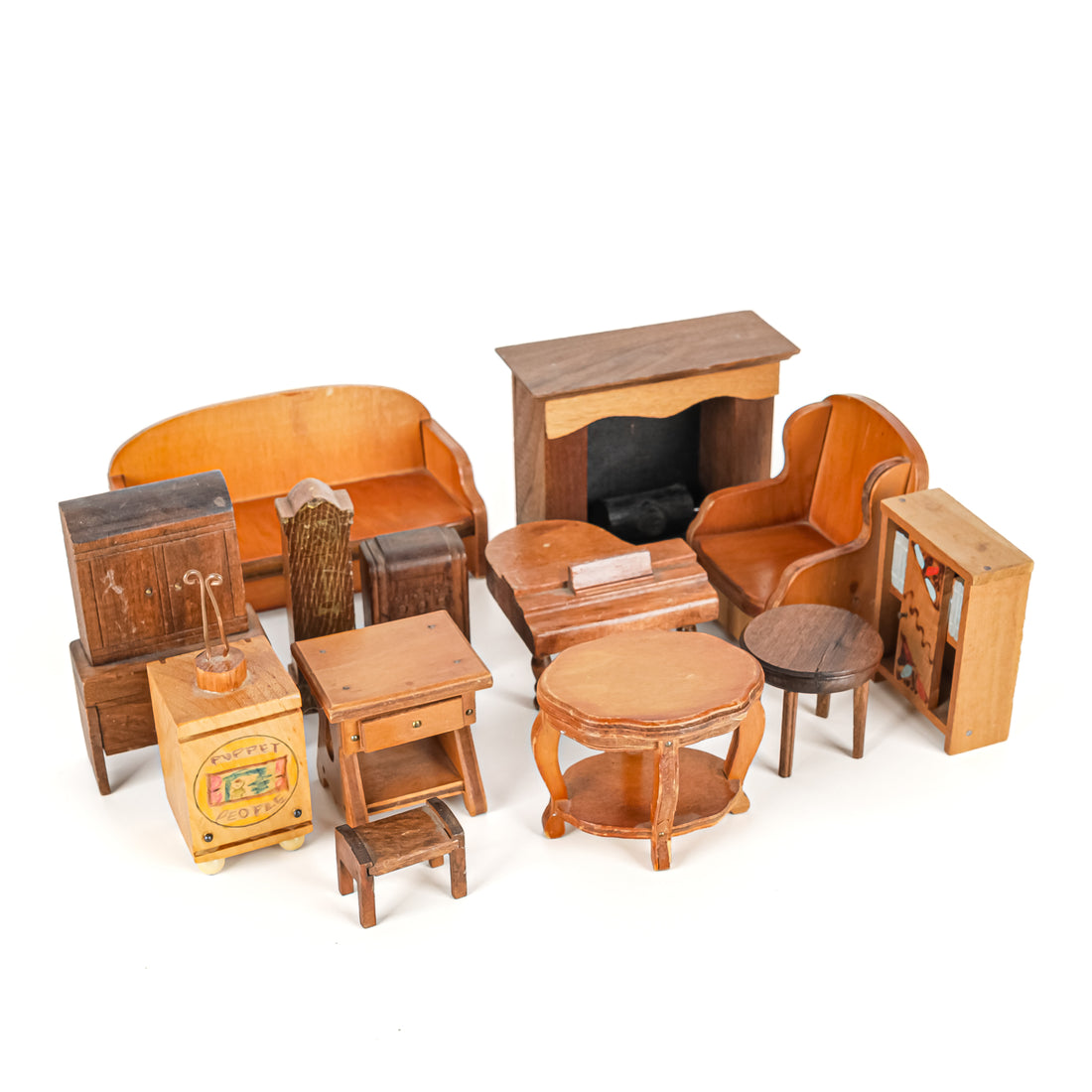 Vintage Doll House And Furniture  25+ Pieces Of Furniture