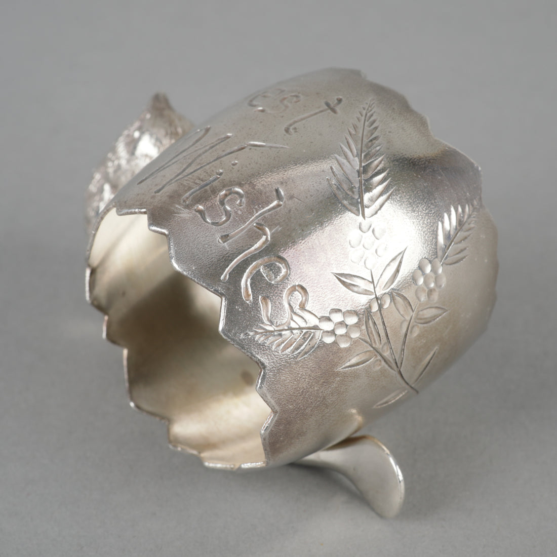 STANDARD SILVER TORONTO Silverplate Figural Napkin Ring -  Baby Chick