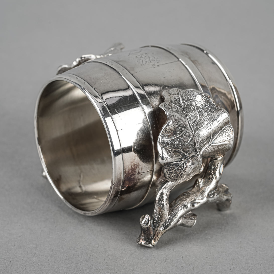 MERIDEN Silverplate Figural Napkin Ring - Barrel And Leaves