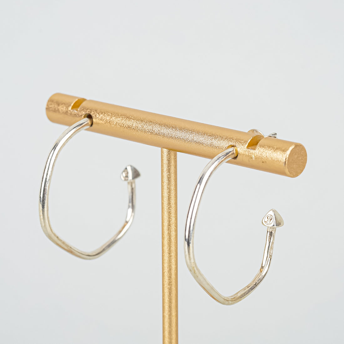 DANIELLA  DRAPER Sterling Open Hoop Arrow Earrings