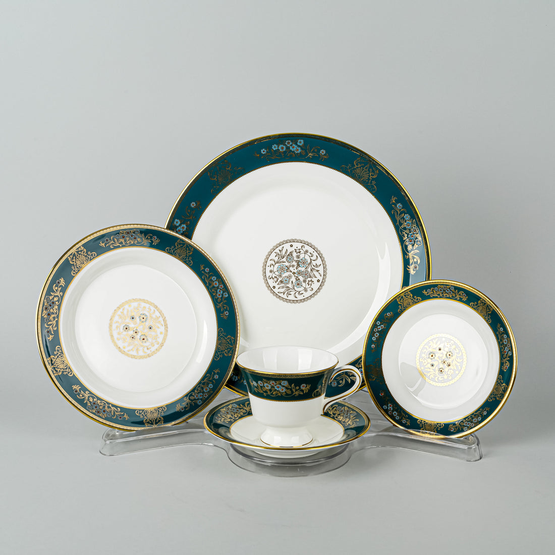 WEDGWOOD Agincourt R4513 7 Place Settings Plus Extras