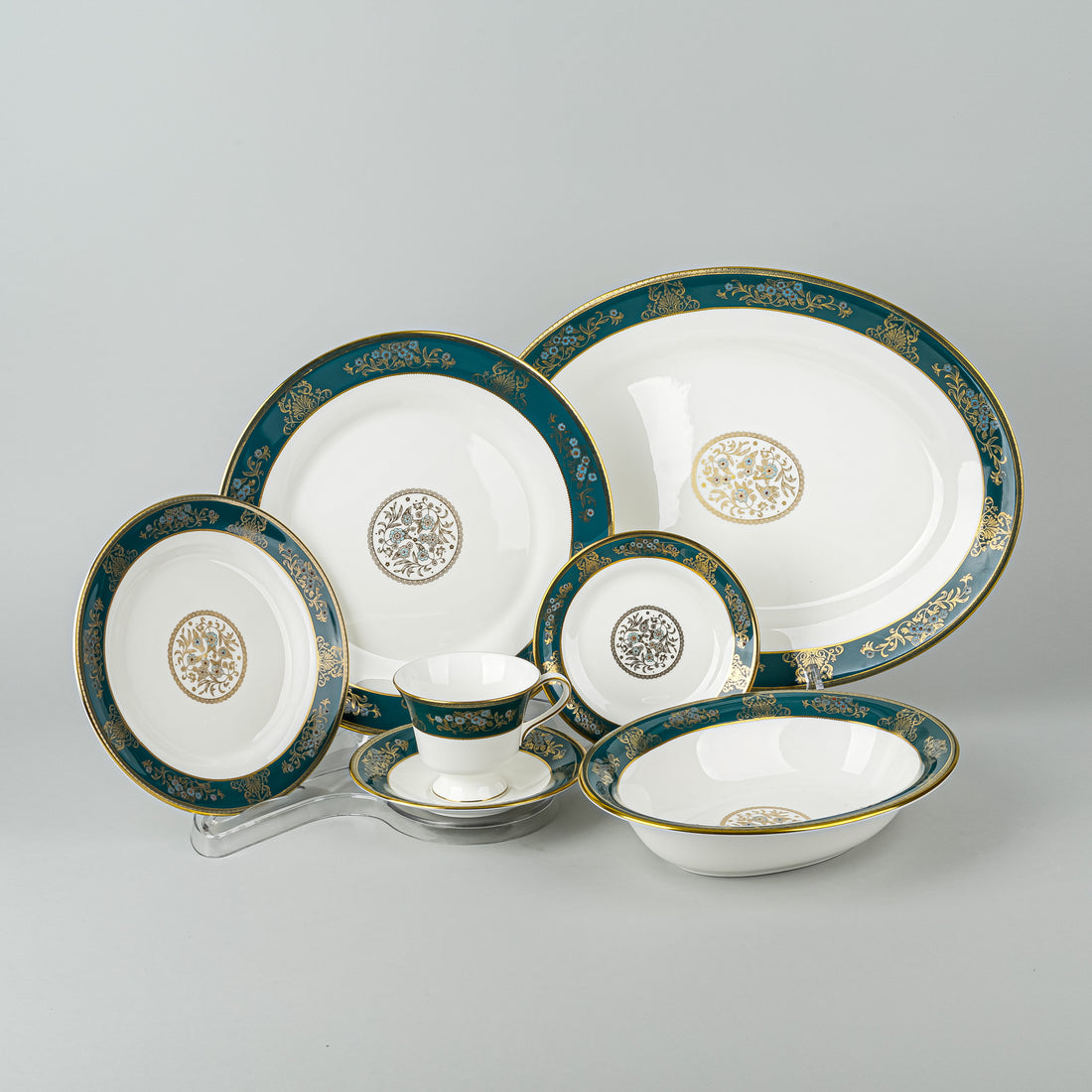 WEDGWOOD Agincourt R4513 7 Place Settings Plus Extras
