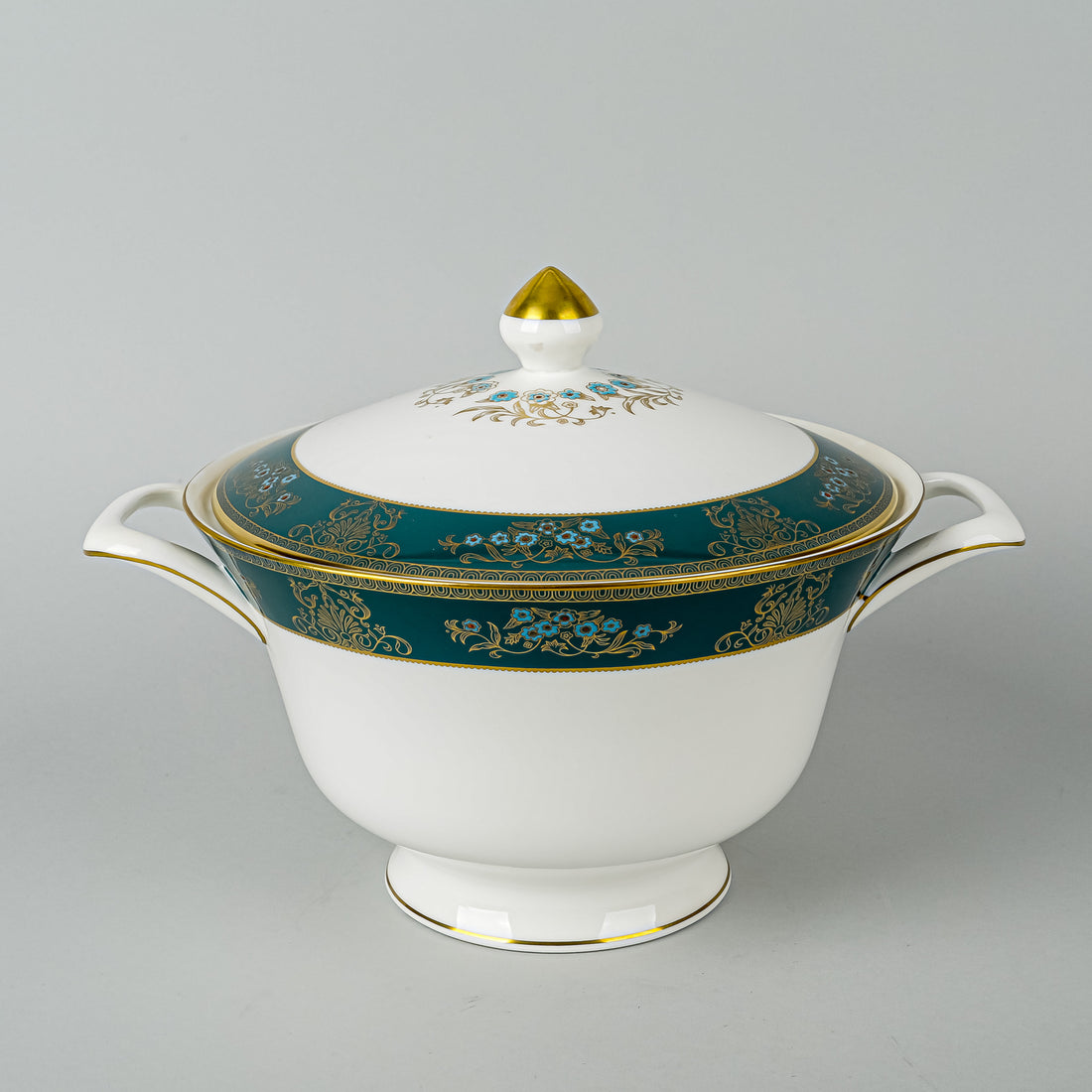 WEDGWOOD Agincourt R4513 Covered Serving Bowl
