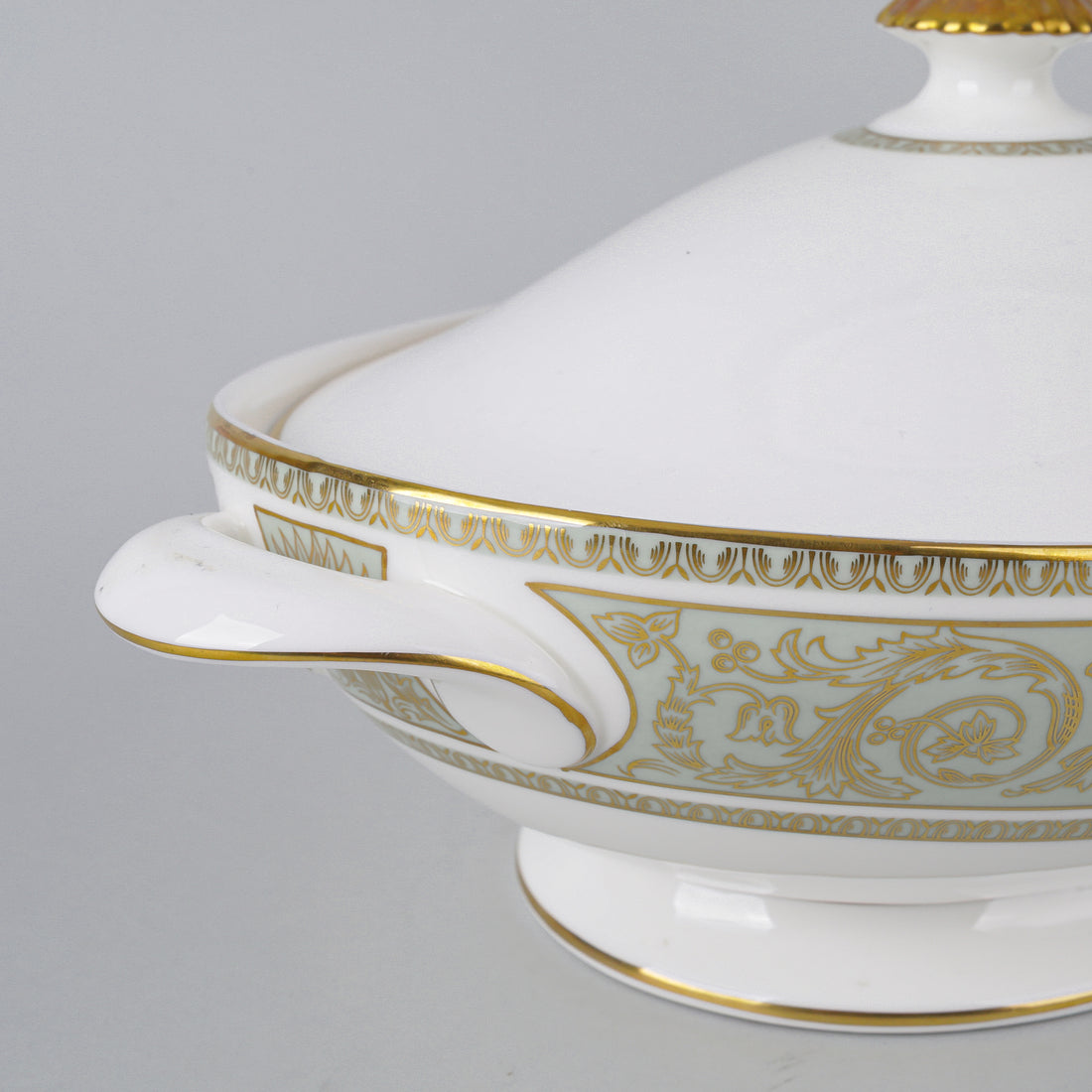 ROYAL DOULTON English Renaissance H4972 Oval Covered Serving Dish