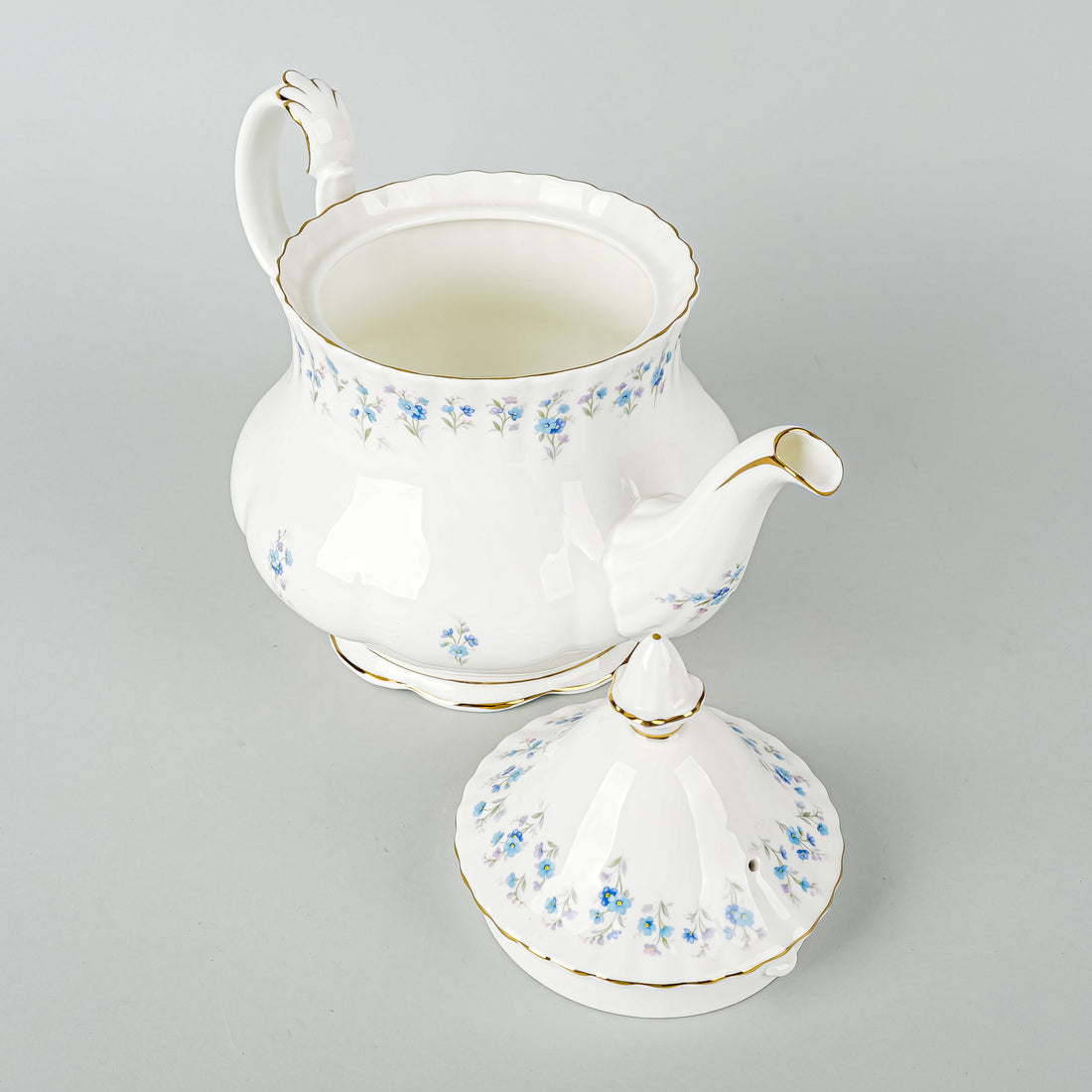 ROYAL ALBERT Memory Lane Tea Service 4 Pieces