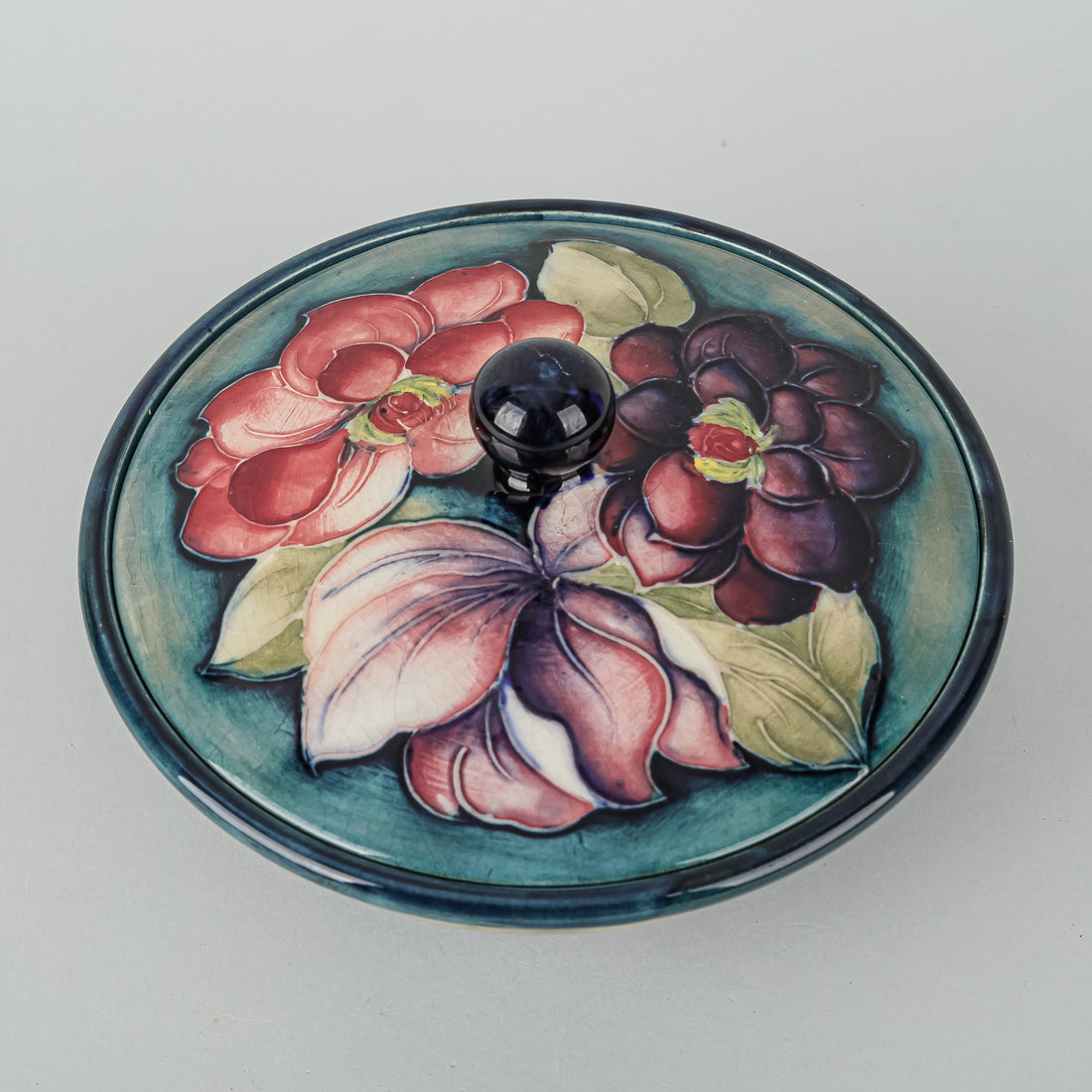 MOORCROFT Clematis Blue/Green Ground Round Covered Bowl