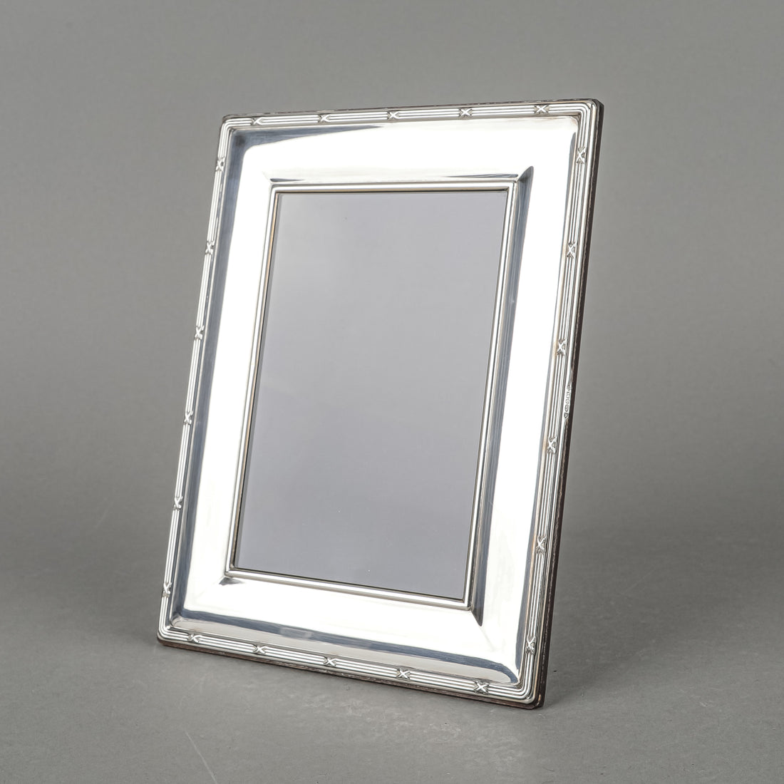 CARRS SILVER Reed And Ribbon Sterling Silver Frame For 5"x3.5" Picture