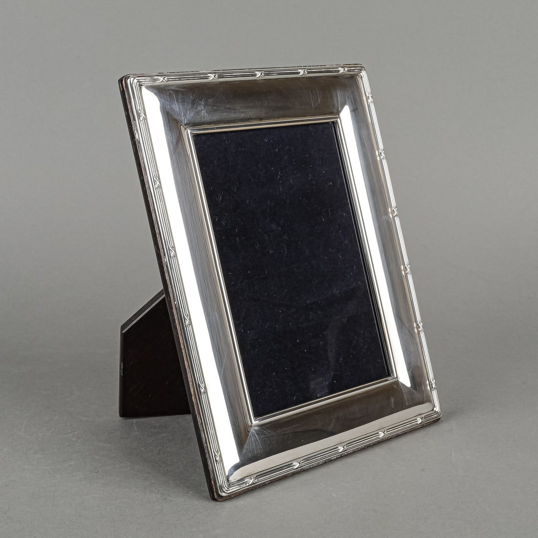 CARRS SILVER Reed And Ribbon Sterling Silver Frame For 5"x3.5" Picture