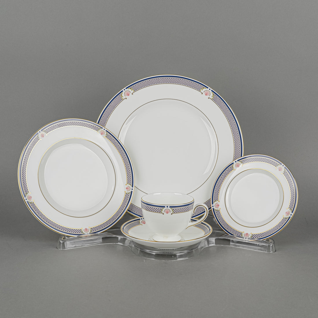 WEDGWOOD Waverley 12 Place Settings