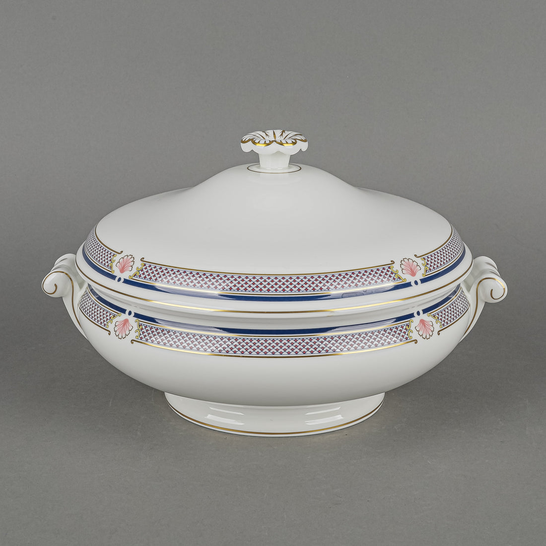 WEDGWOOD Waverley Round Covered Serving Bowl