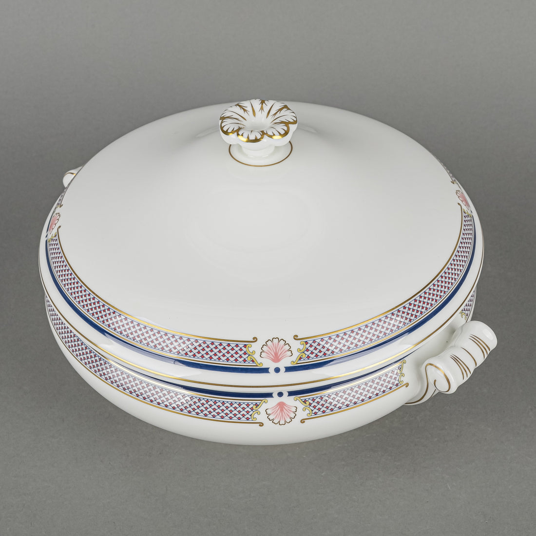 WEDGWOOD Waverley Round Covered Serving Bowl
