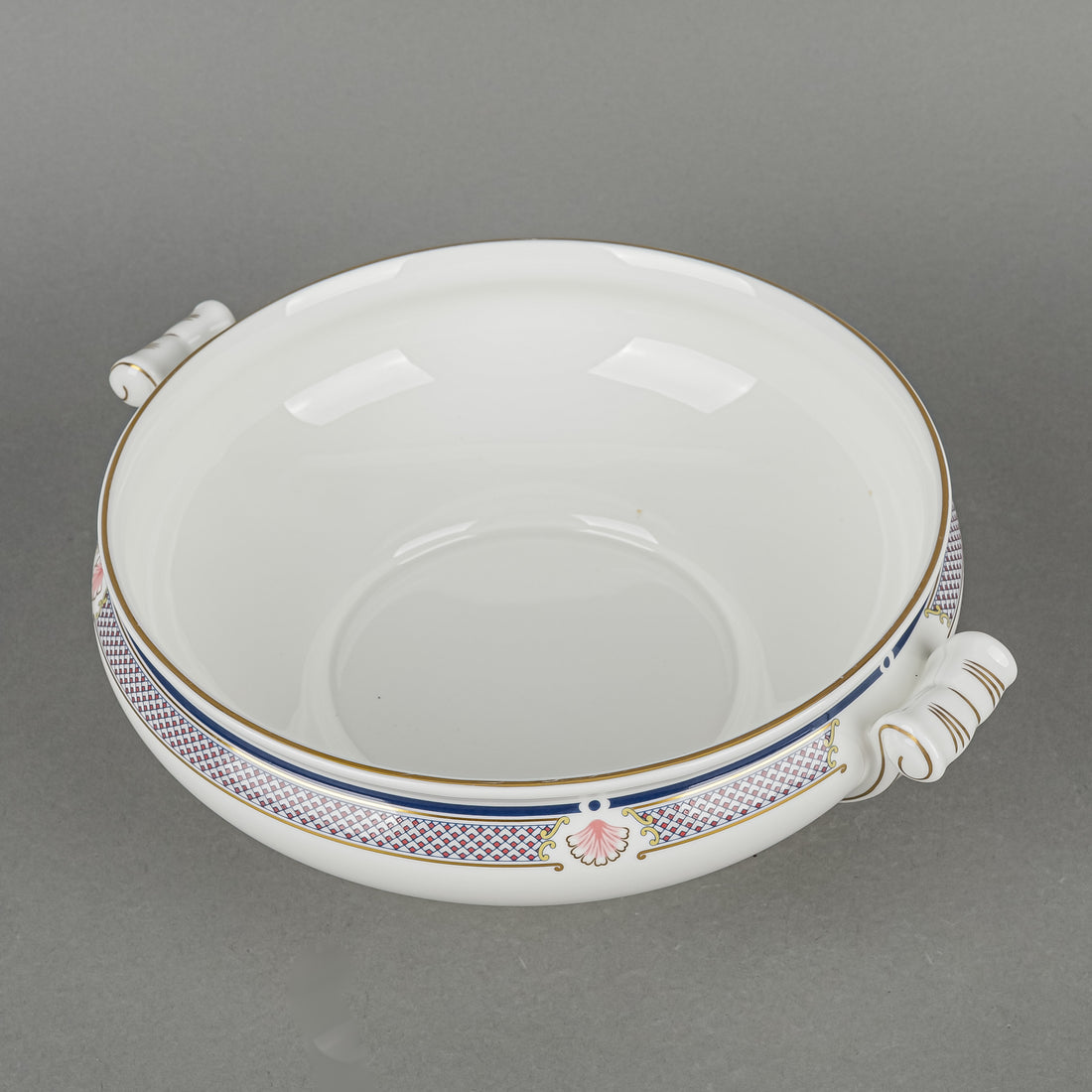 WEDGWOOD Waverley Round Covered Serving Bowl