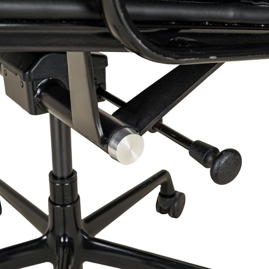 HERMN MILLER Eames EA217 Management Chair
