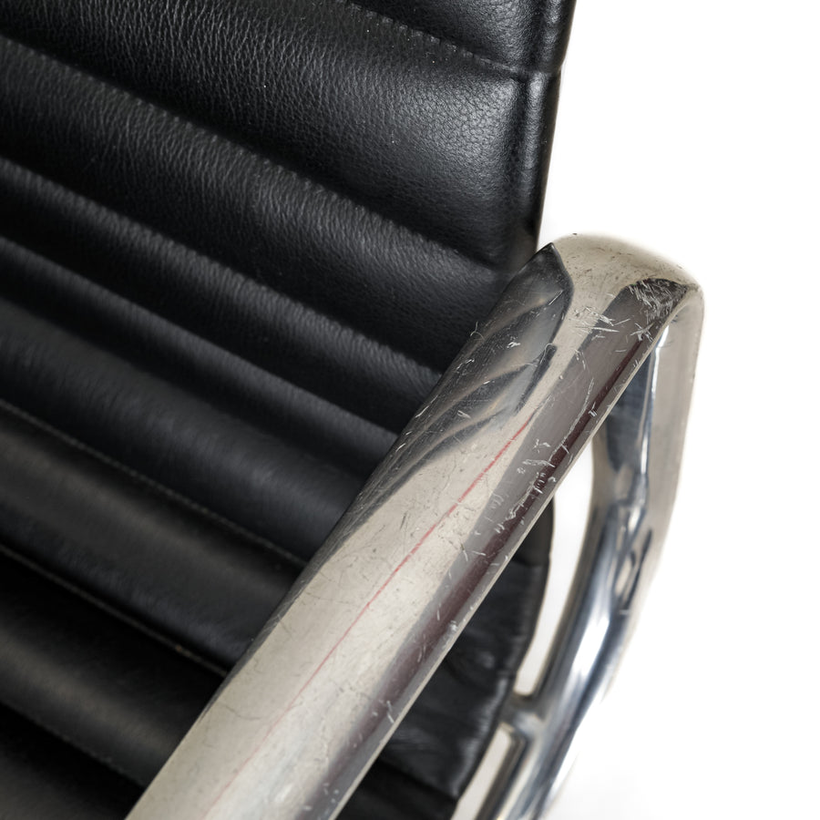 ICF EA117 Black Leather And Aluminum Office Chair