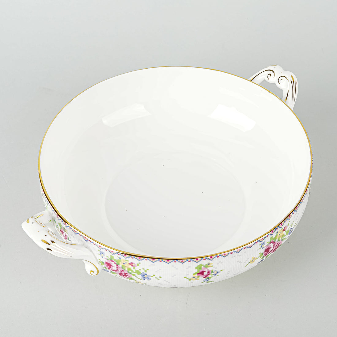ROYAL ALBERT Petit Point Round Covered Serving Dish