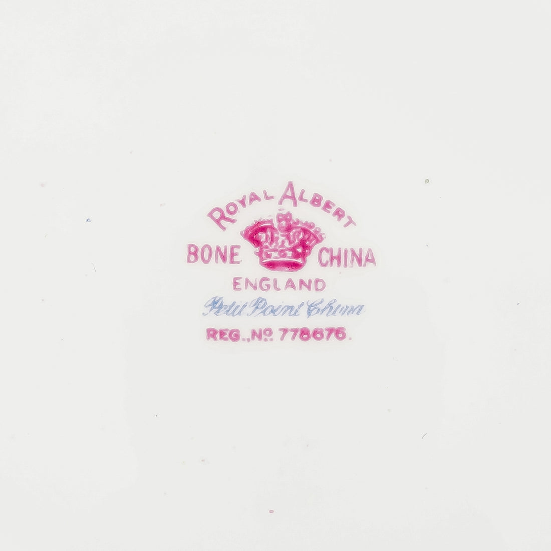 ROYAL ALBERT Petit Point Round Covered Serving Dish