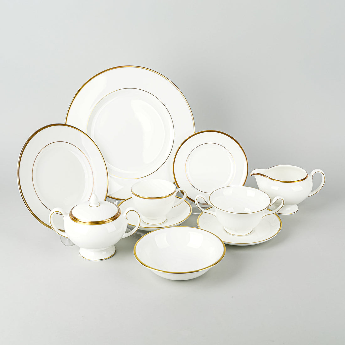 WEDGWOOD California W4377 8 Place Settings Plus Extras