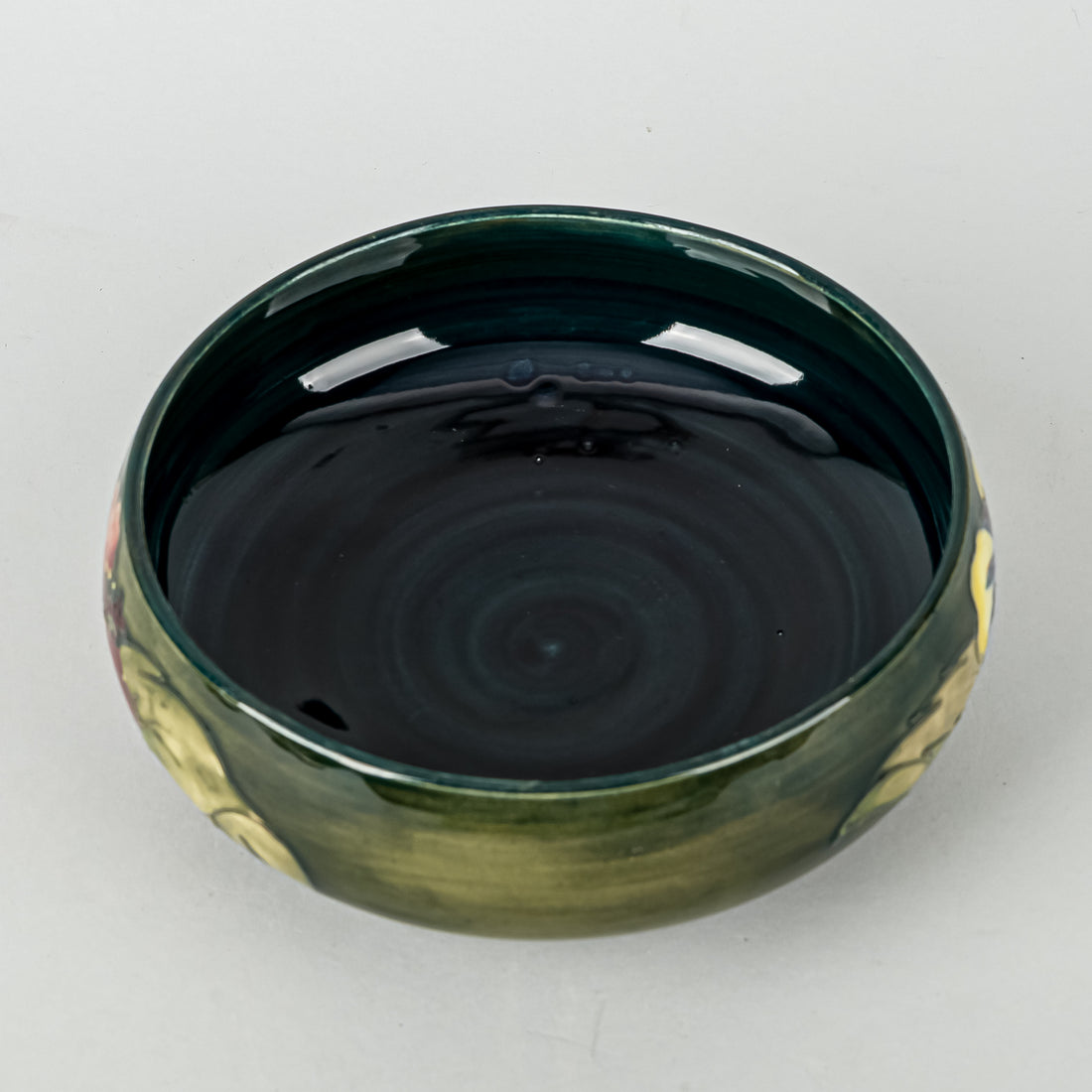 MOORCROFT Hibiscus Blue/Green Ground Round Covered Bowl