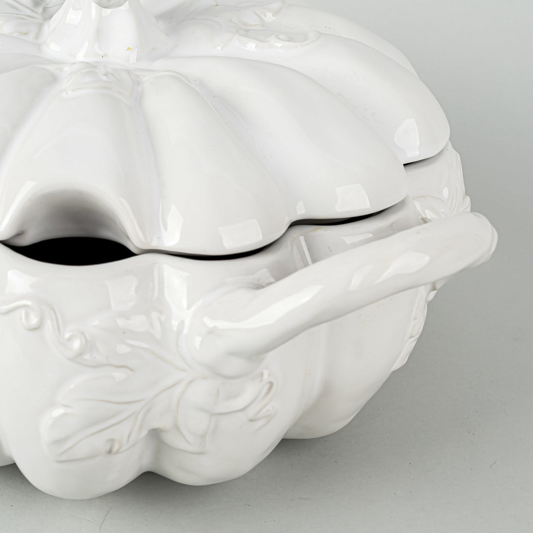 WILLIAMS SONOMA Harvest Pumpkin Lidded Tureen - 2 Pieces