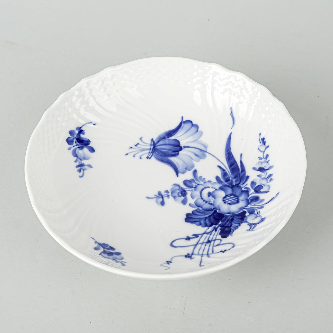ROYAL COPENHAGEN Blue Flower Footed Dish 10/1532