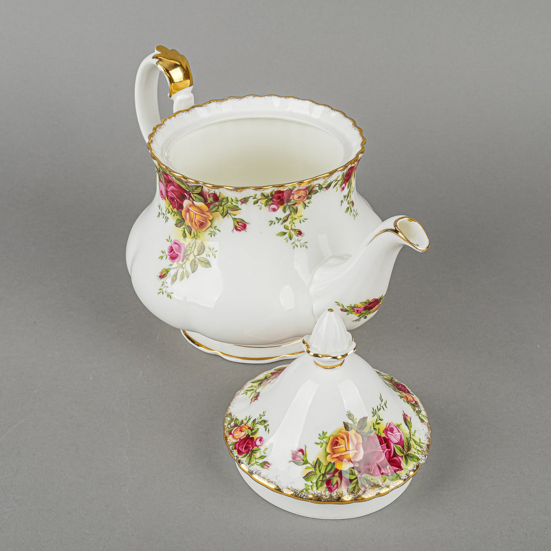 ROYAL ALBERT Old Country Roses Teapot With Lid