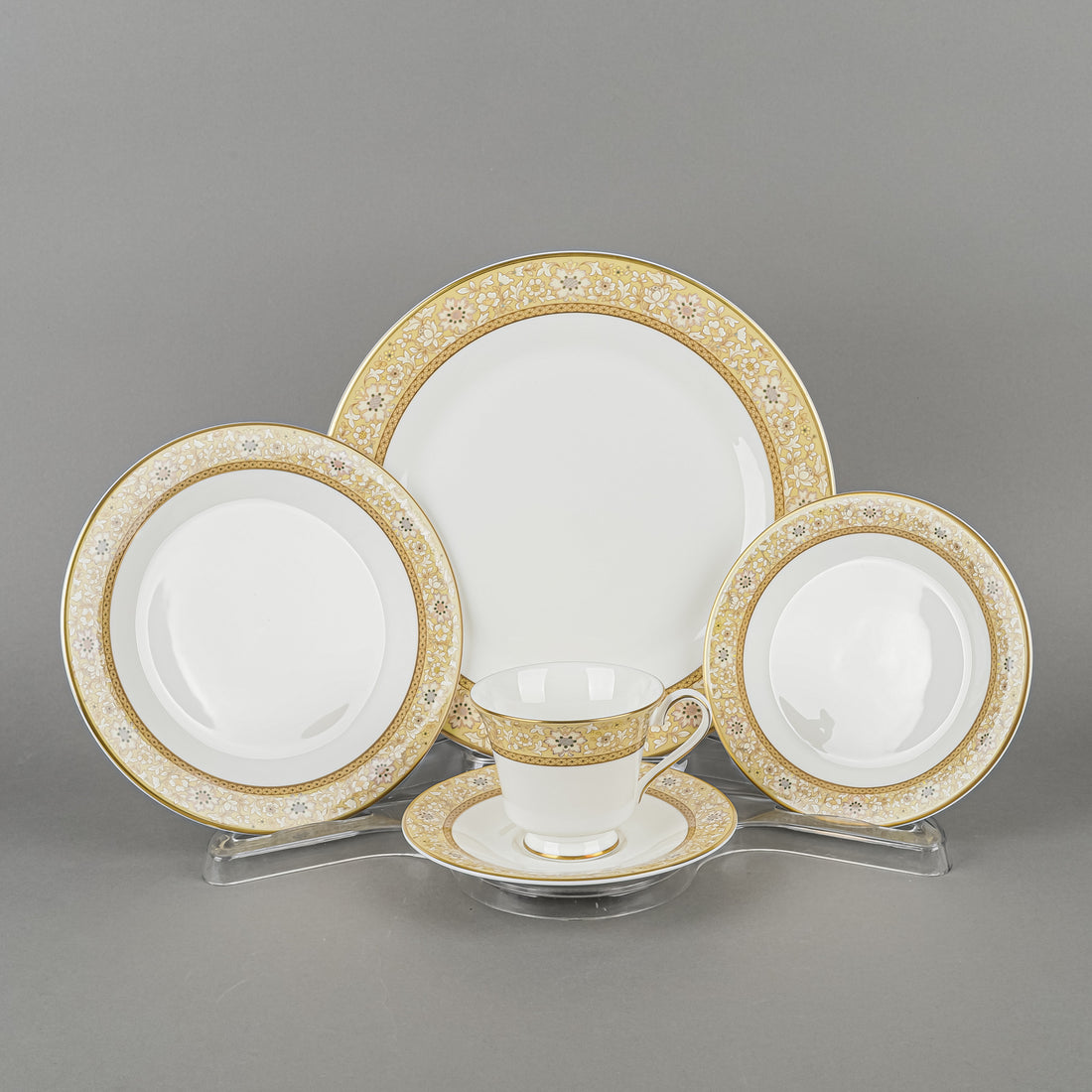 ROYAL DOULTON Woodside H2059 41 Pieces