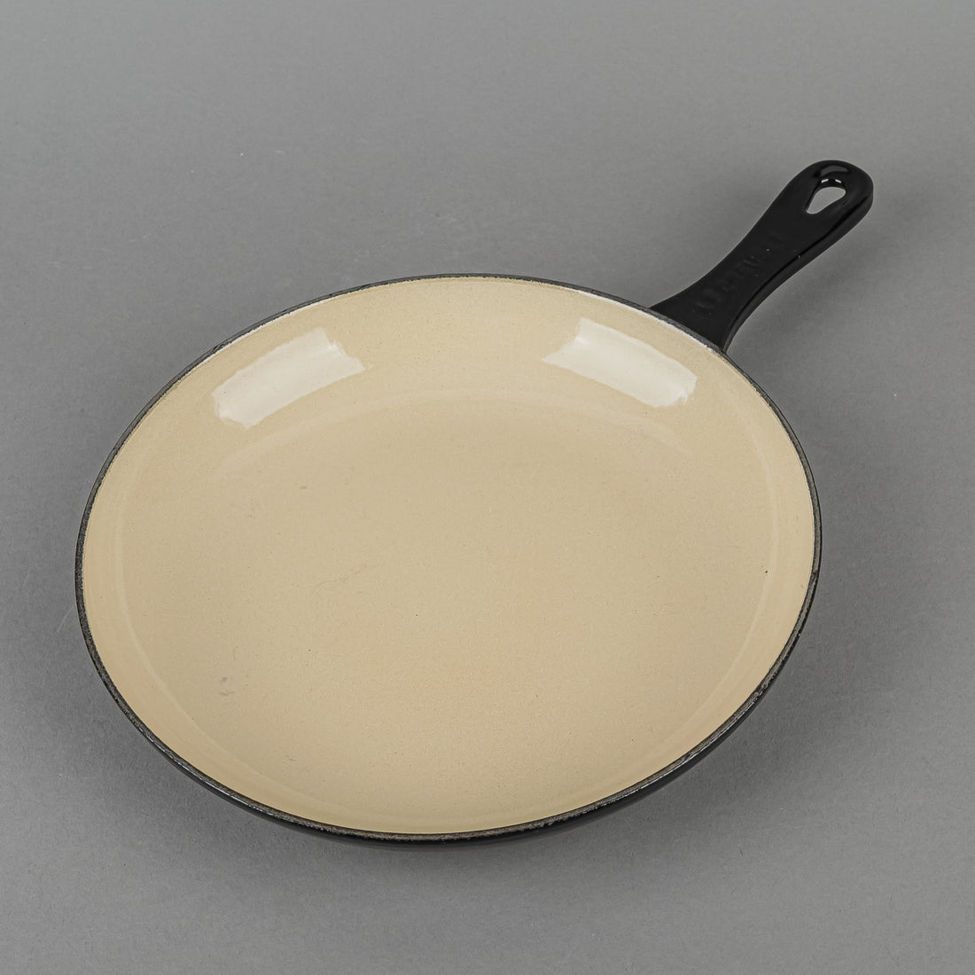 LE CREUSET Enamel Cast Iron Skillet 25cm