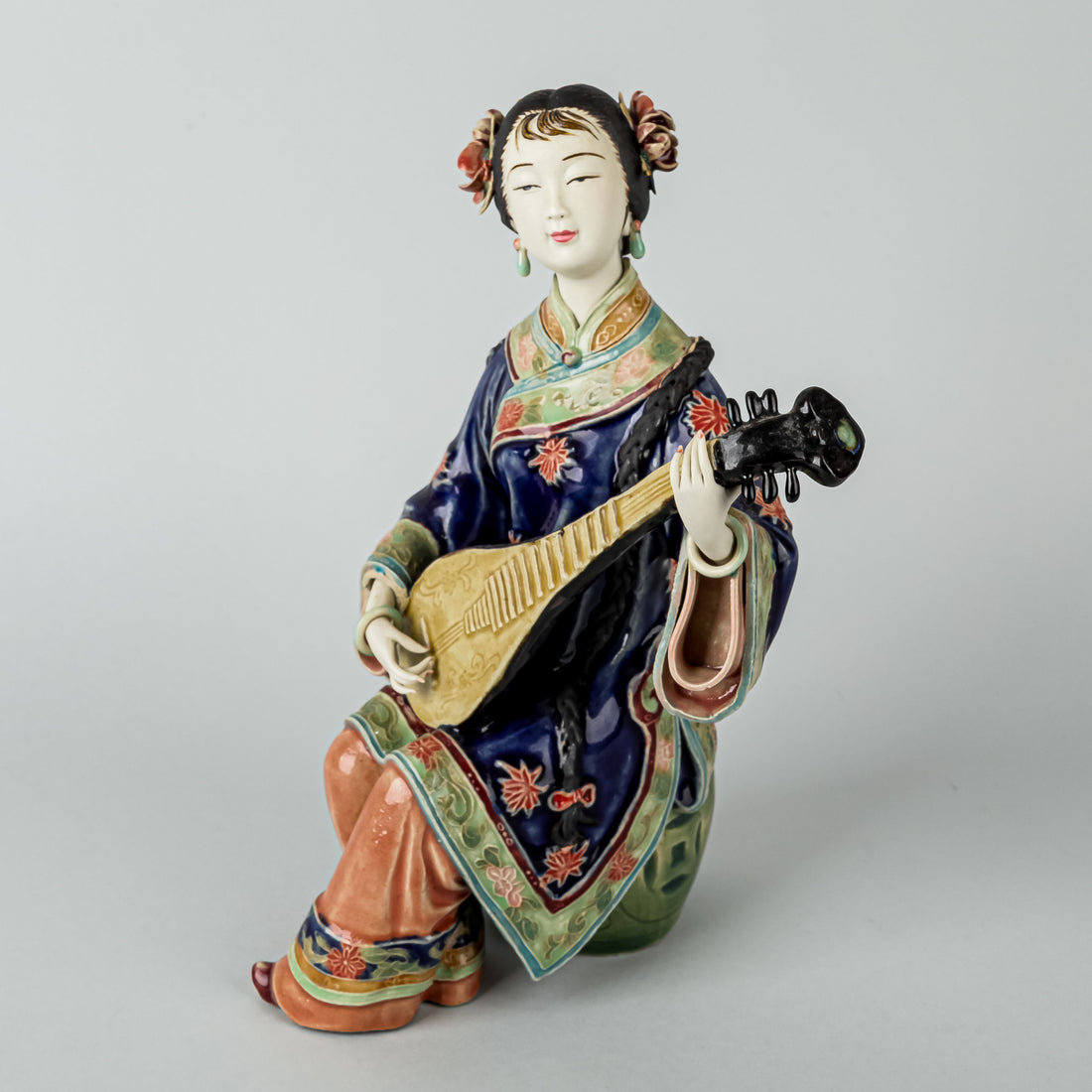 Shiwan Wucai Figurine Lady With Pipa/Lute