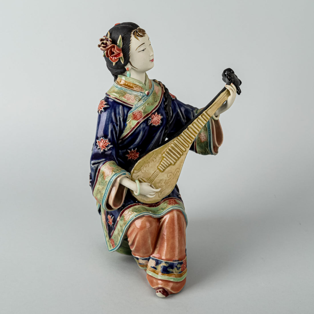 Shiwan Wucai Figurine Lady With Pipa/Lute