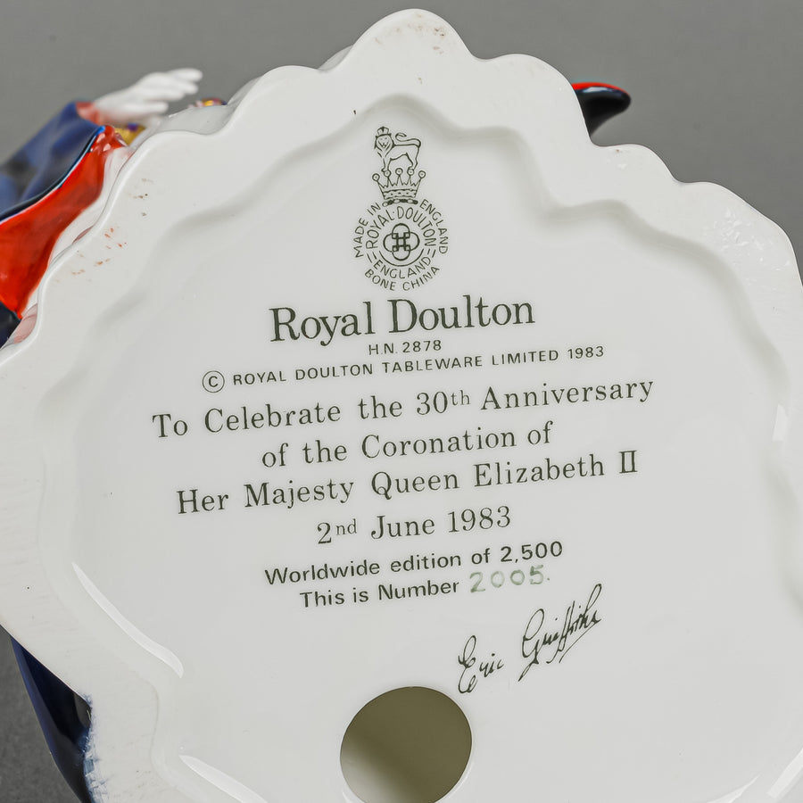 ROYAL DOULTON Figurine Her Majesty Queen Elizabeth II HN 2878