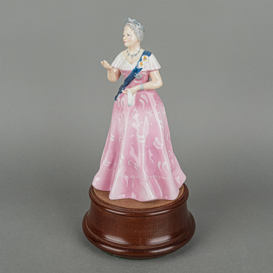 ROYAL DOULTON Figurine HM Queen Elizabeth The Queen Mother HN 2882