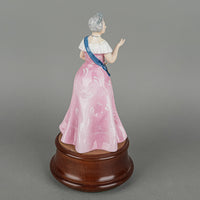 ROYAL DOULTON Figurine HM Queen Elizabeth The Queen Mother HN 2882