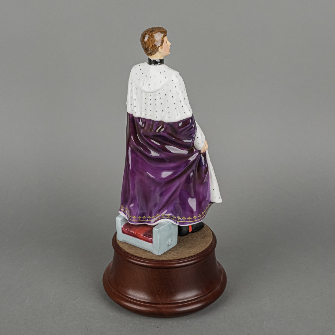 ROYAL DOULTON Figurine HRH The Prince Of Wales - Charles HN 2883