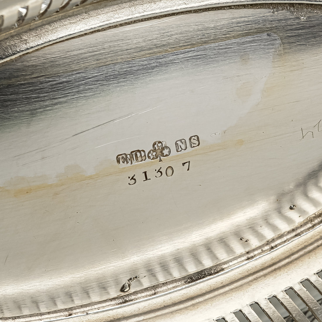 BARKER BROS Silver Plate Pierced Oval Basket w/Handle 31307
