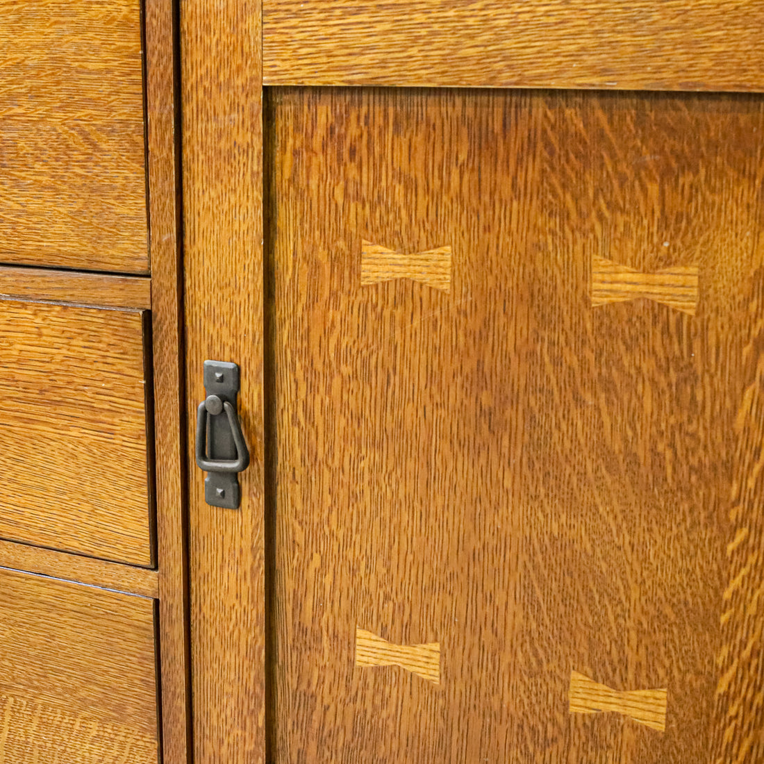 BASSETT Mission Oak China Cabinet