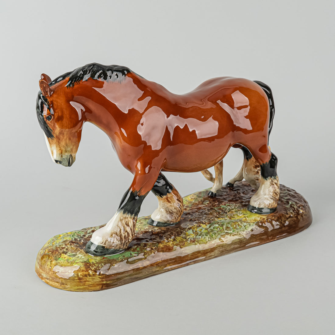 ROYAL DOULTON Figurine Pride of the Shires & Foal HN 2528