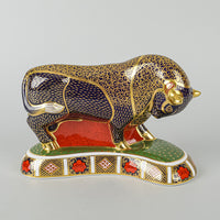 ROYAL CROWN DERBY Paperweight Bull - Old Imari Accent