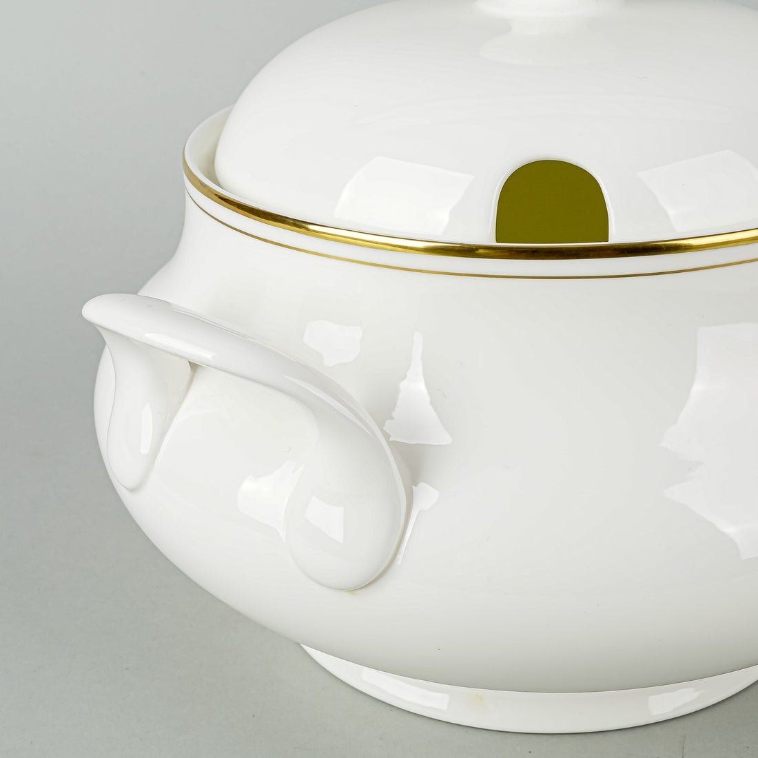 ROYAL DOULTON Gold Concord H5049 Lidded Tureen